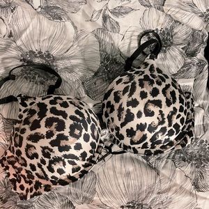 36/b Victoria Secrets